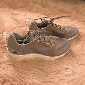 💕Adidas Sneakers Gray & Blush (TRENDY)👌🏽